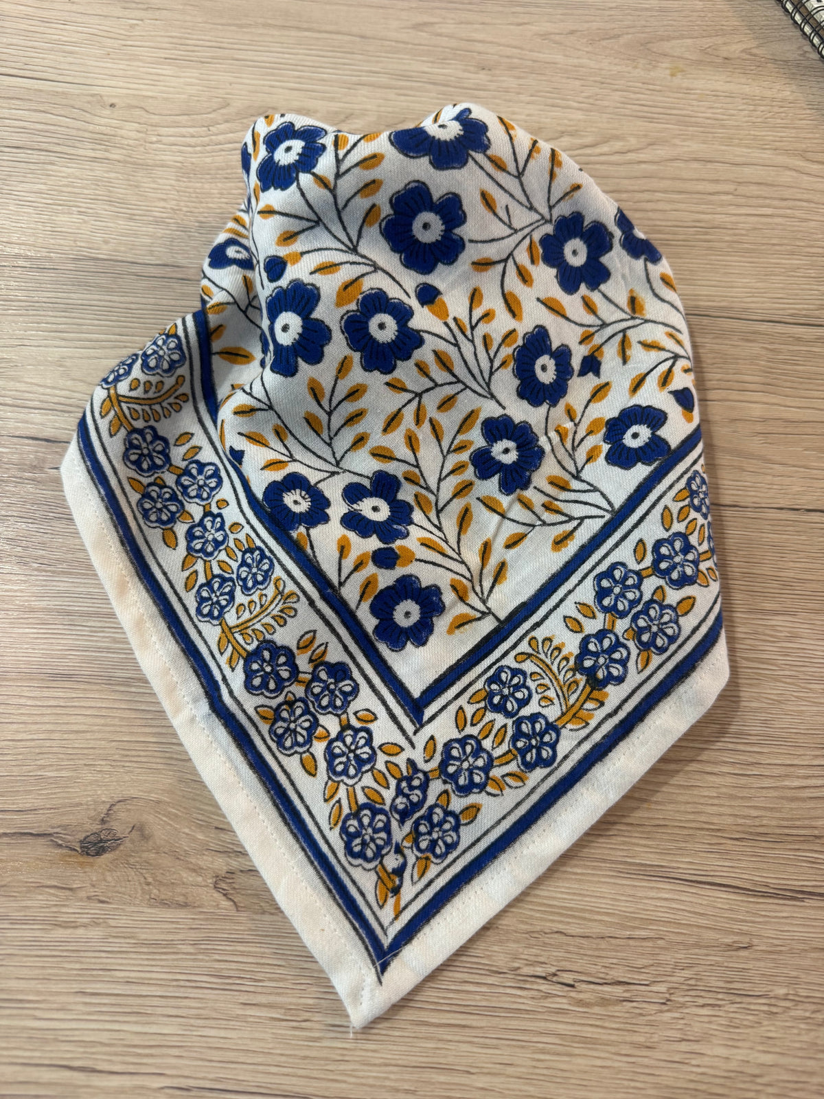 Foulard bleu marine et blanc