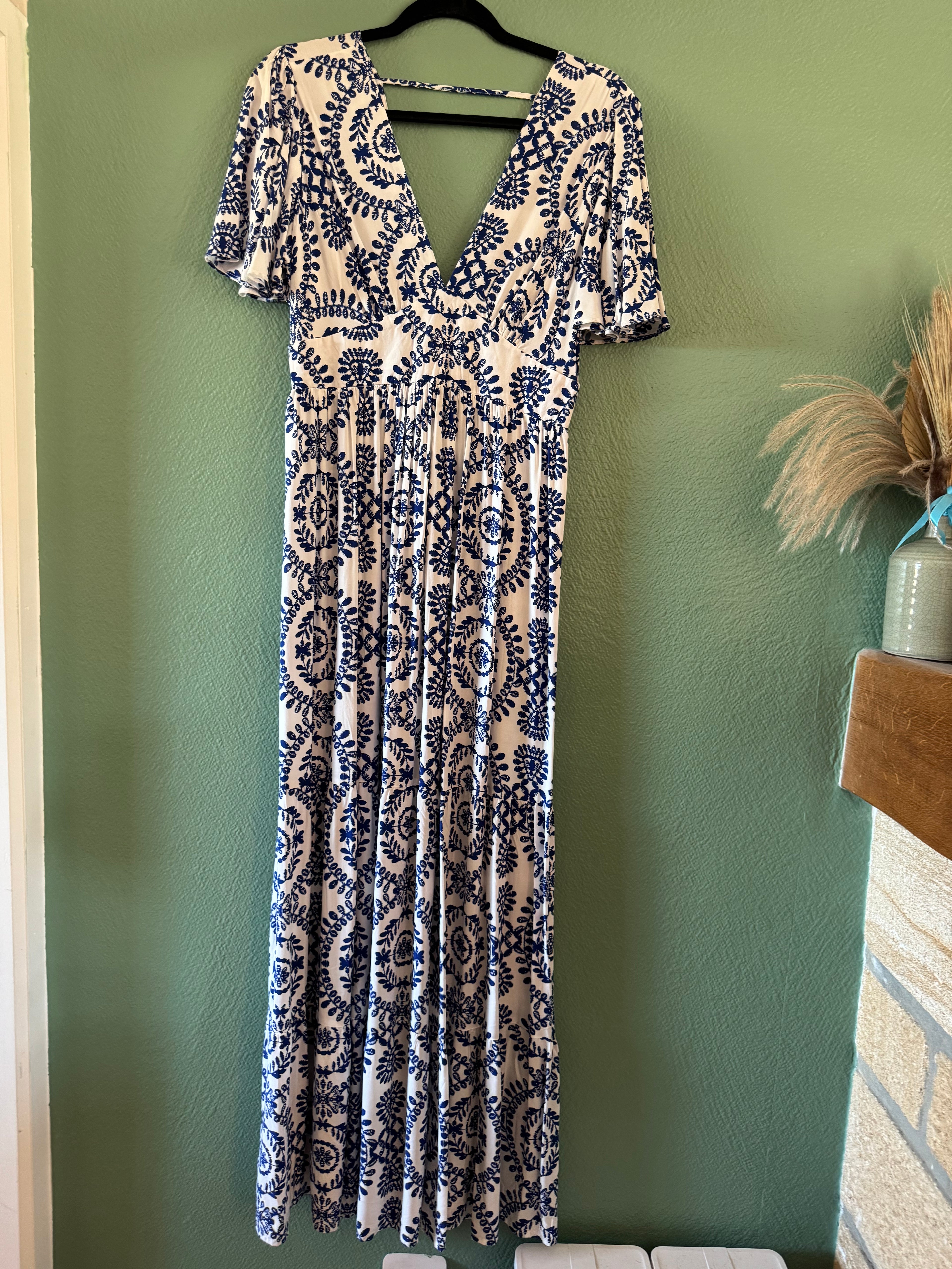 Robe longue blanc et bleu