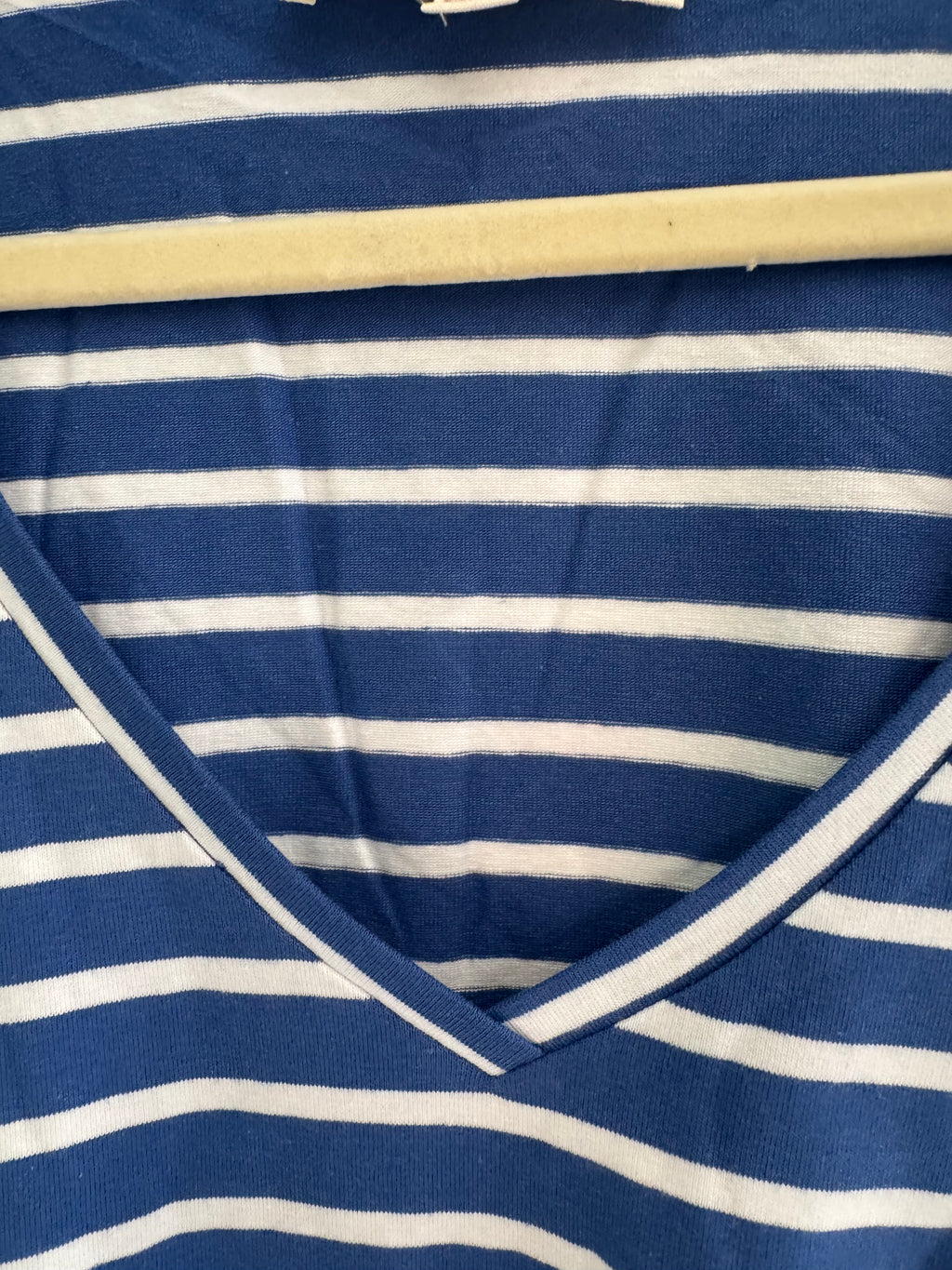 T-shirt bleu et blanc à rayure