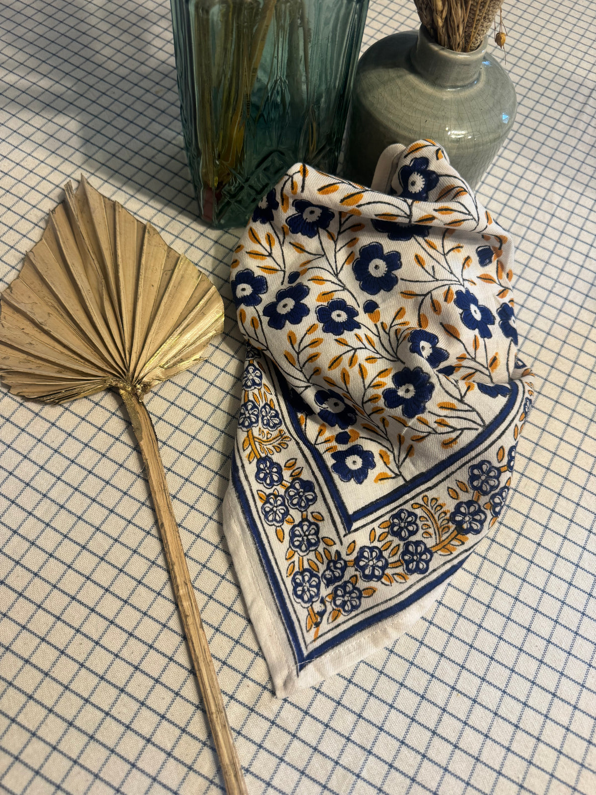 Foulard bleu marine et blanc