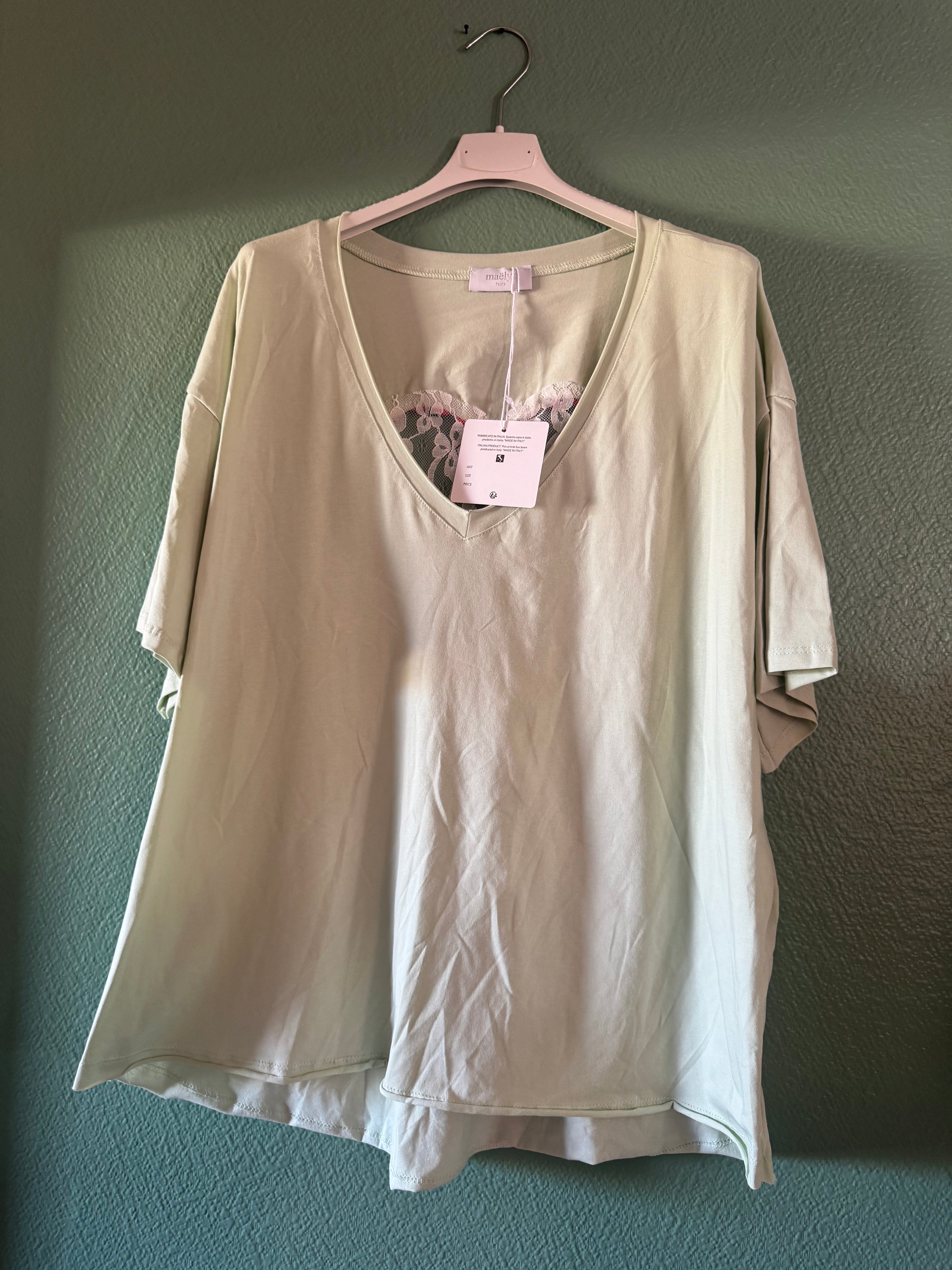 Tee-shirt coeur en dentelle dans le dos