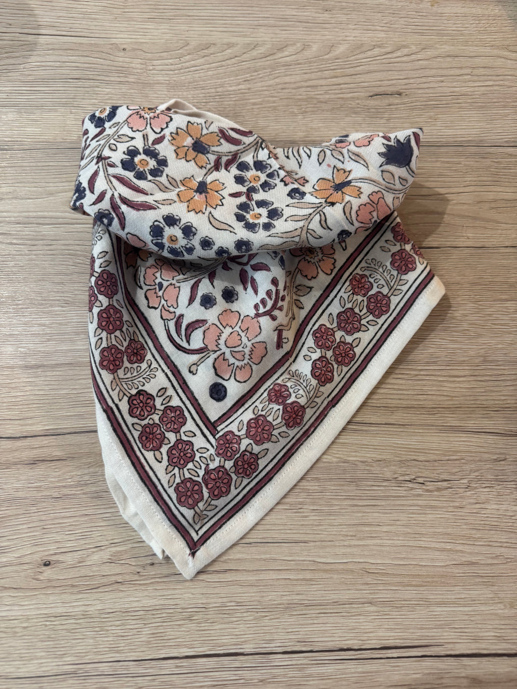 Foulard blanc et violet