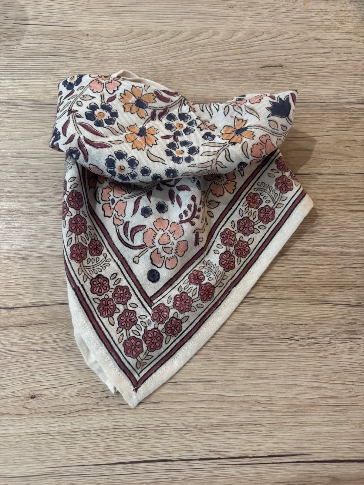 Foulard blanc et violet