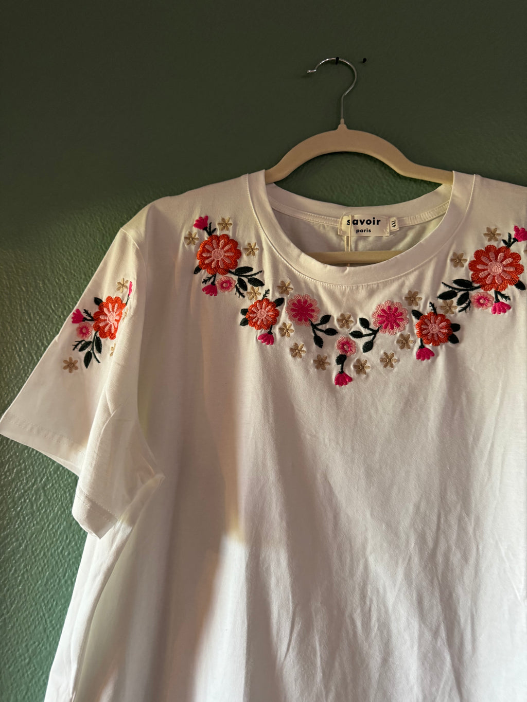 Tee-shirt Blanche avec Fleurs