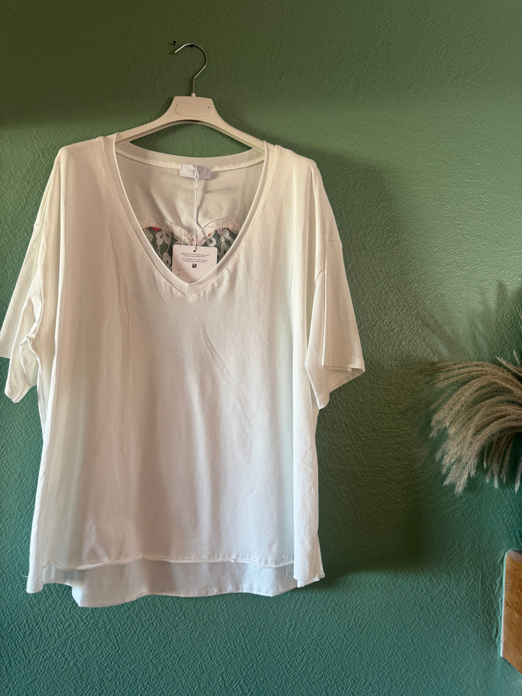 Tee-shirt coeur en dentelle dans le dos