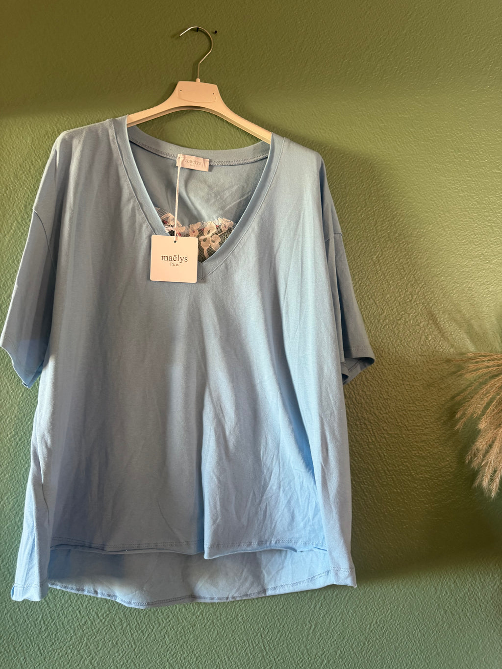 Tee-shirt coeur en dentelle dans le dos