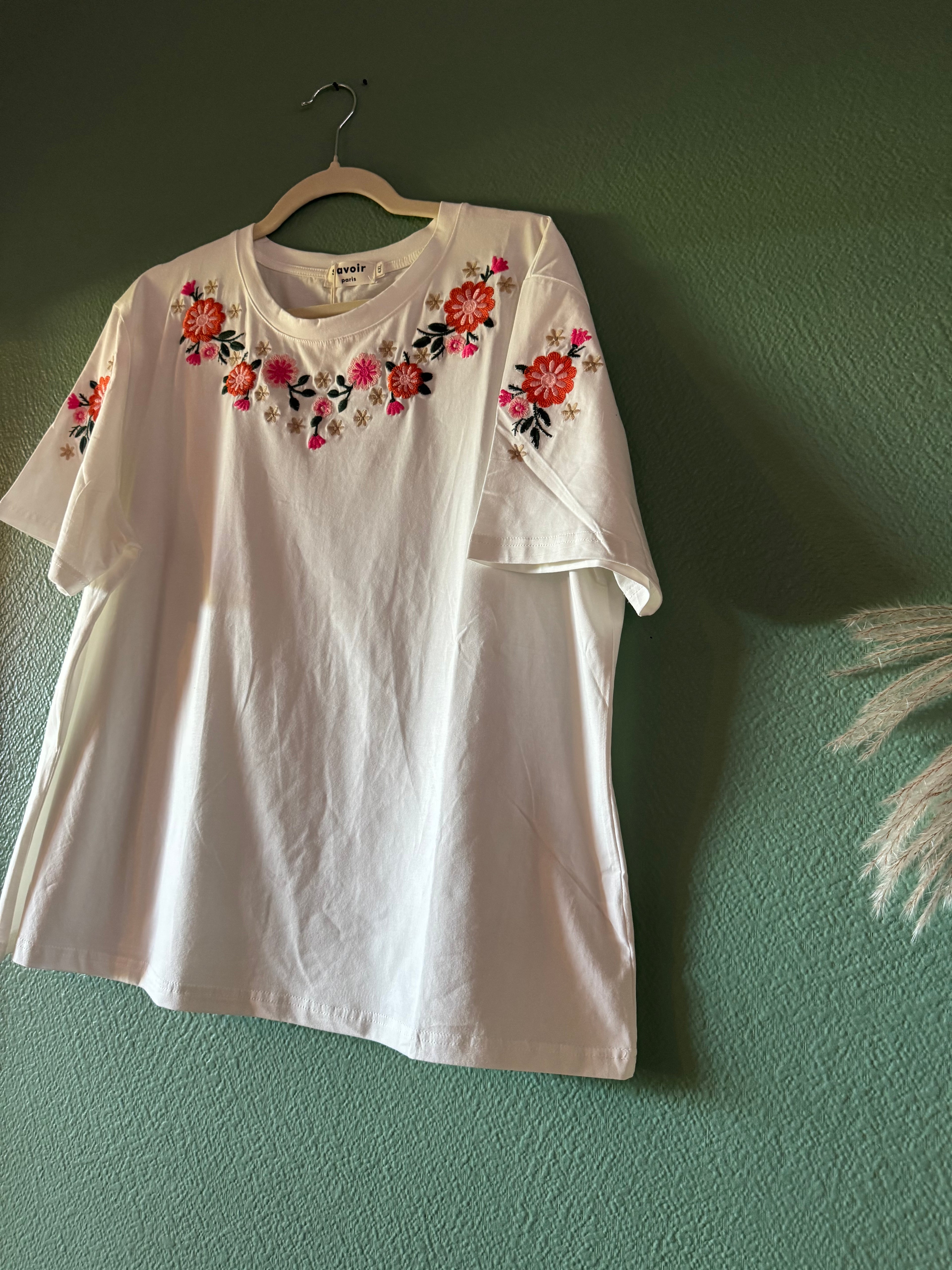 Tee-shirt Blanche avec Fleurs