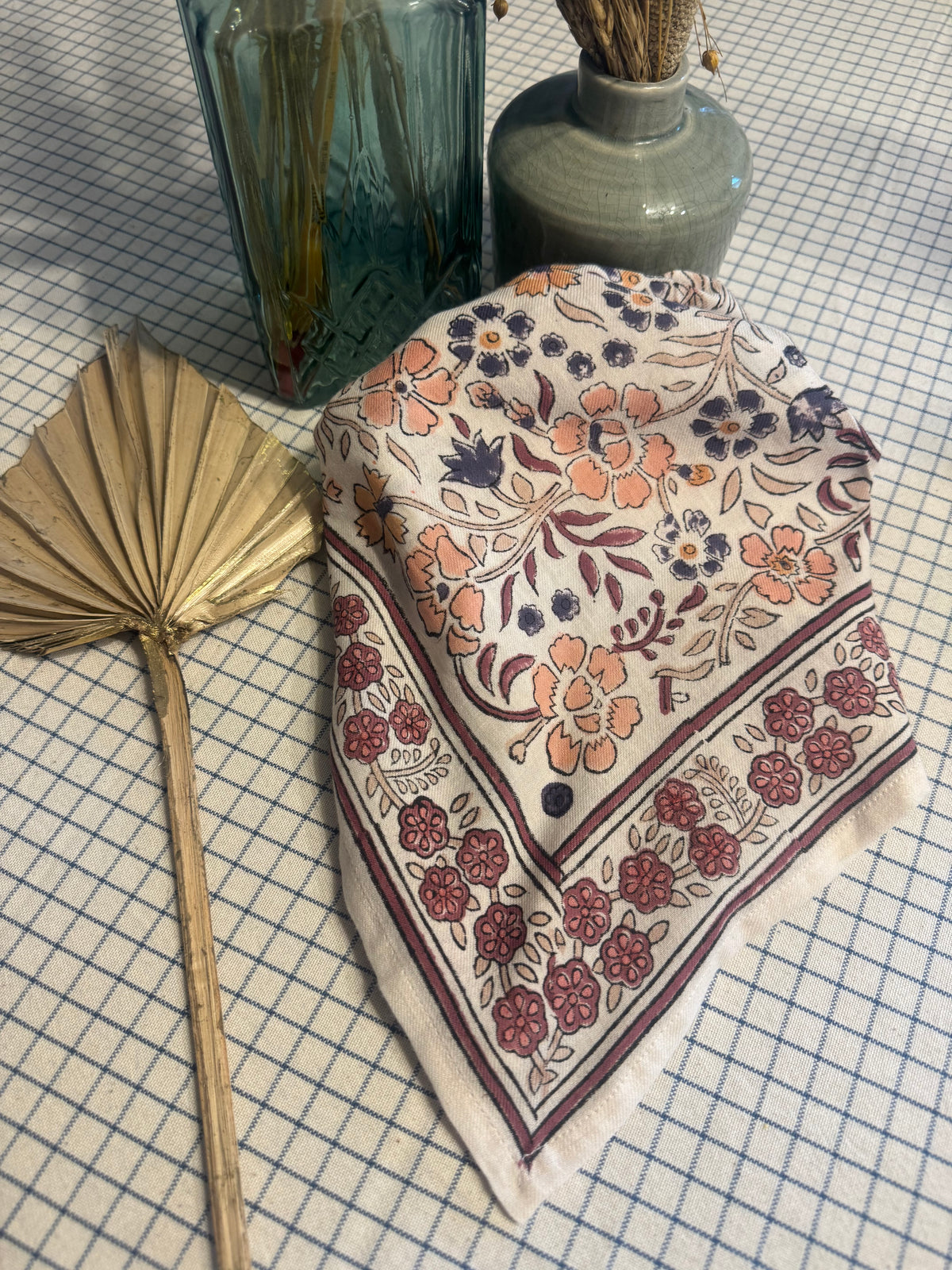 Foulard blanc et violet