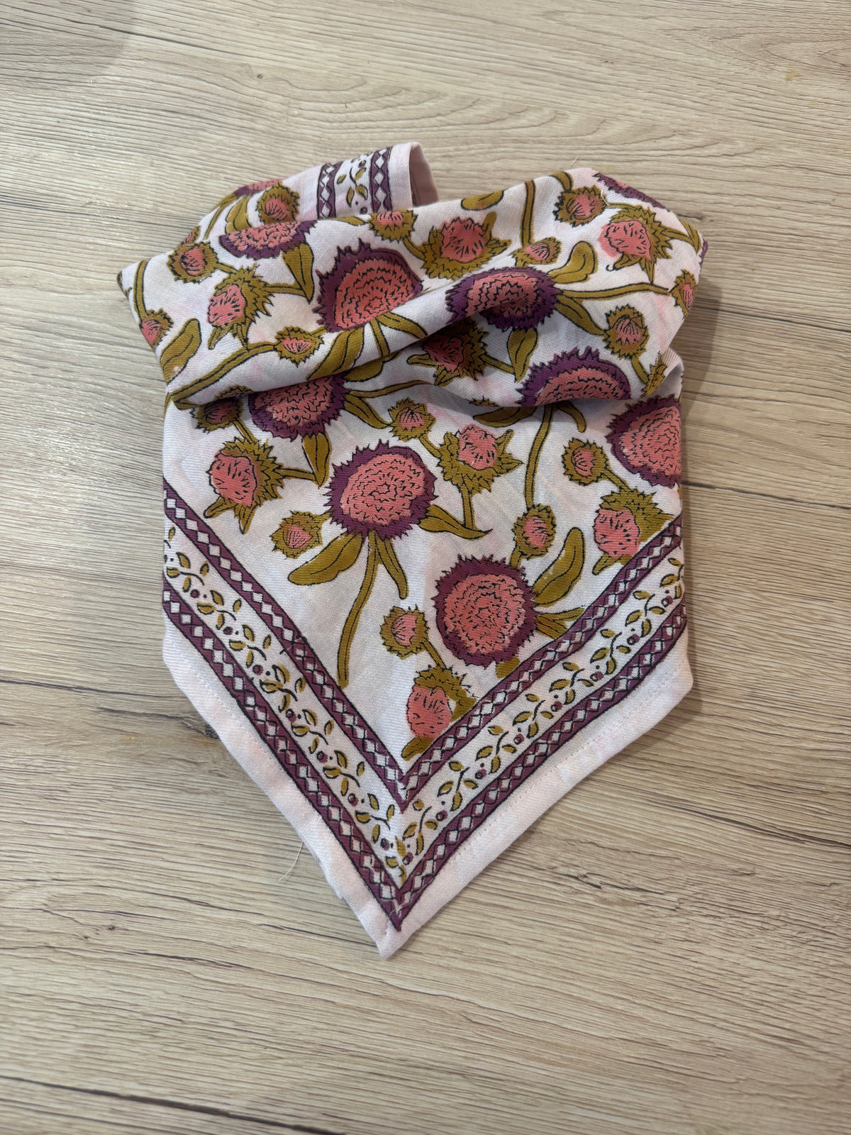 Foulard blanc et rose