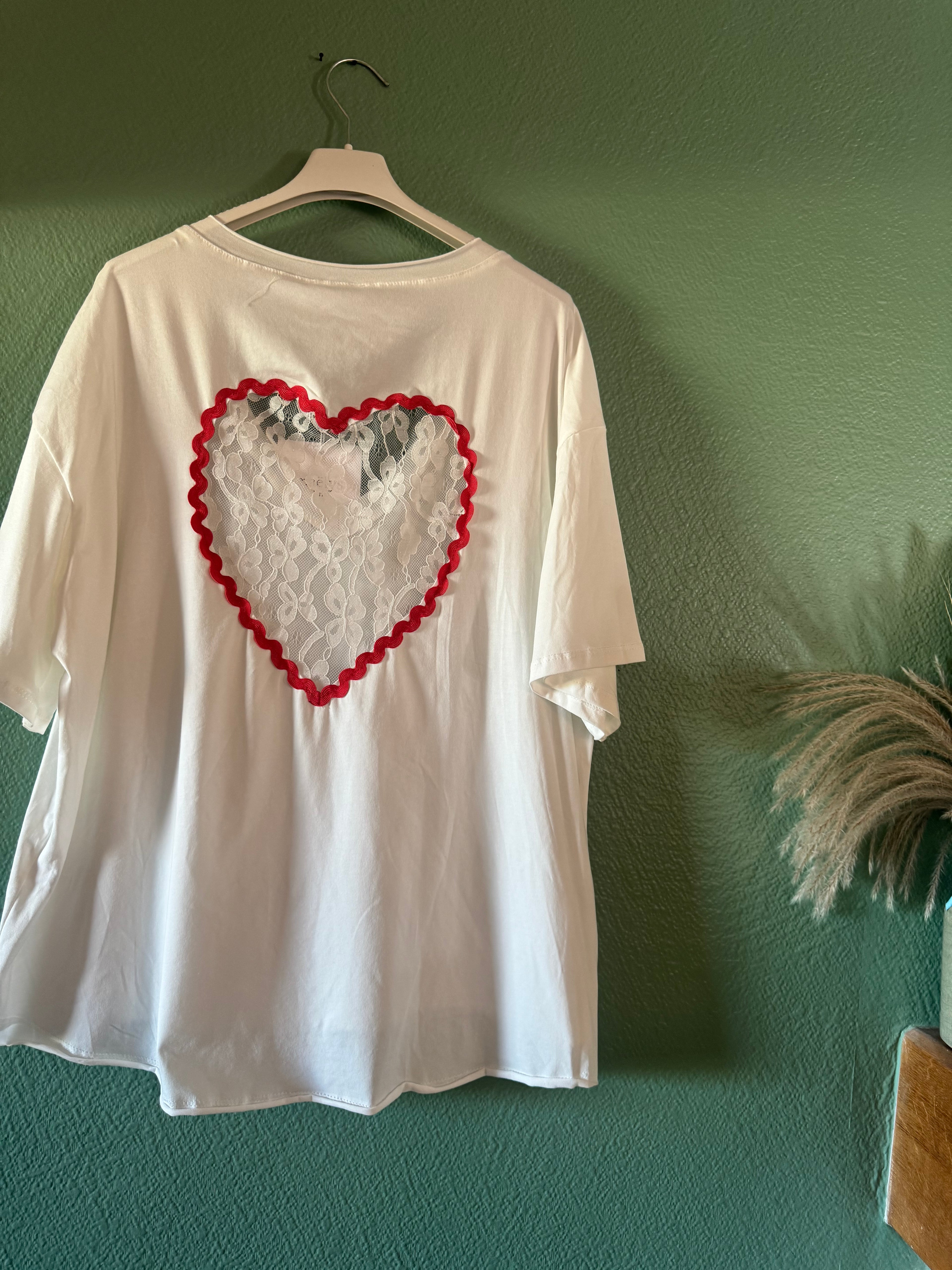 Tee-shirt coeur en dentelle dans le dos