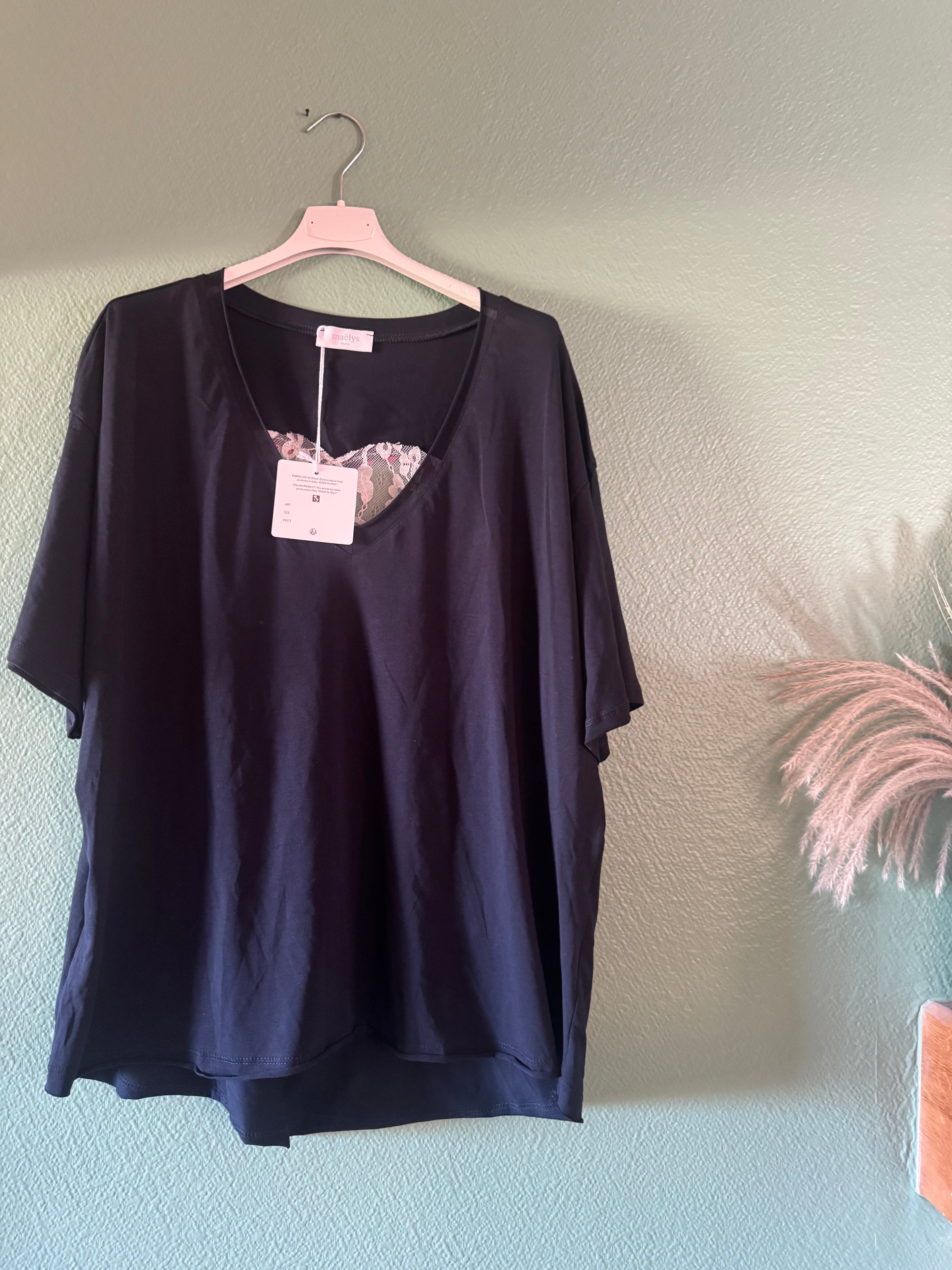 Tee-shirt coeur en dentelle dans le dos
