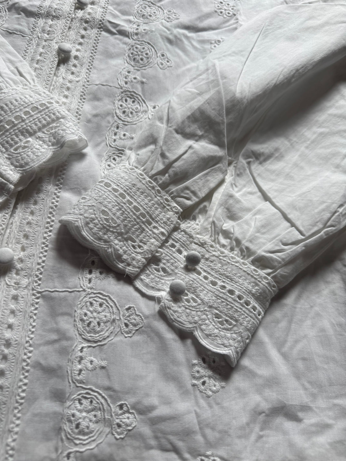 Blouse blanche brodée