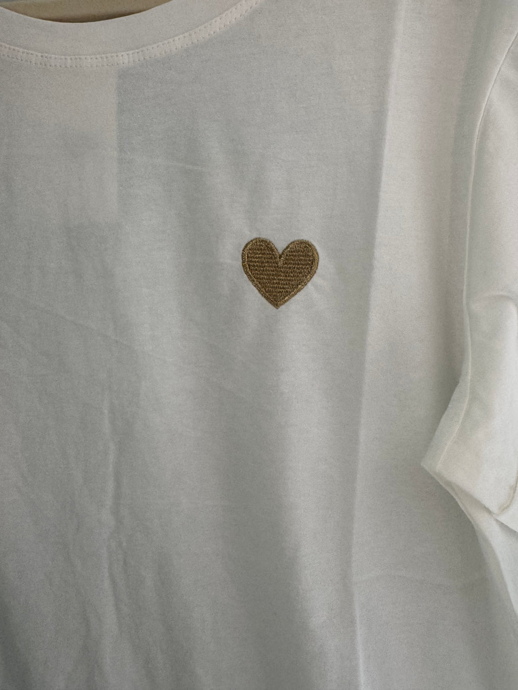 T-shirt blanc avec cœur or