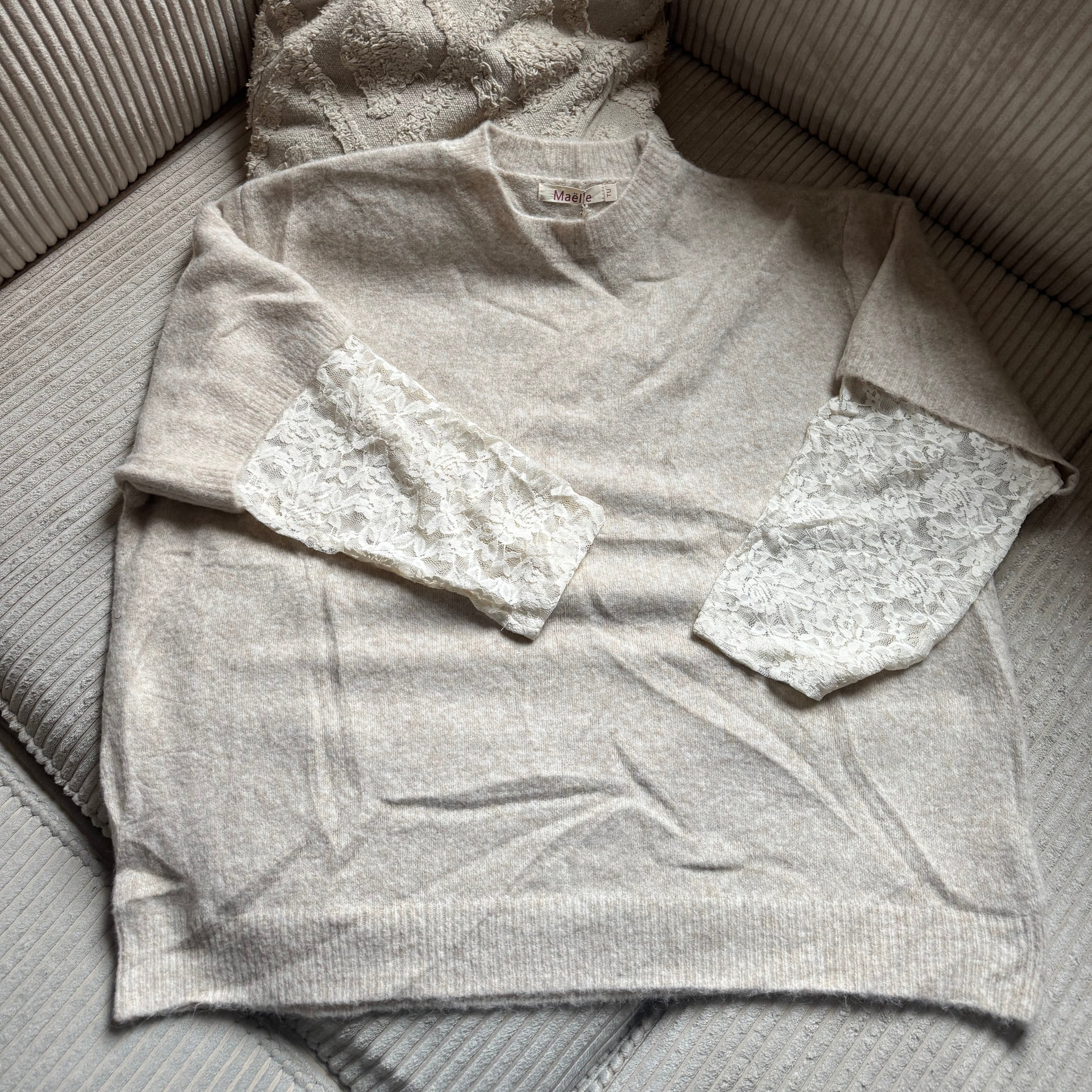 Pull Elise avec manche en dentelle